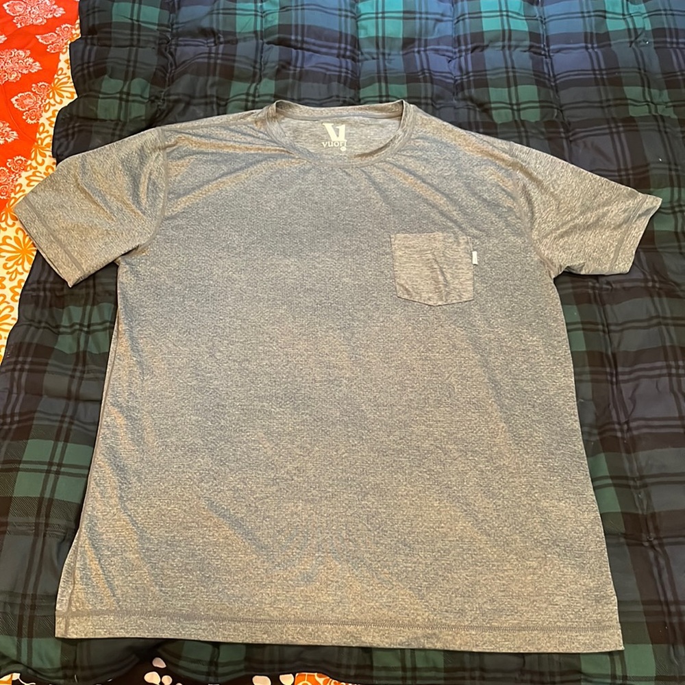 Vuori Tradewind performance t-shirt. 89% polyester/11% spandex. Exc. condition